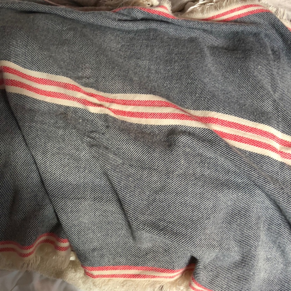 Large wrap scarf - Picture 3 of 3